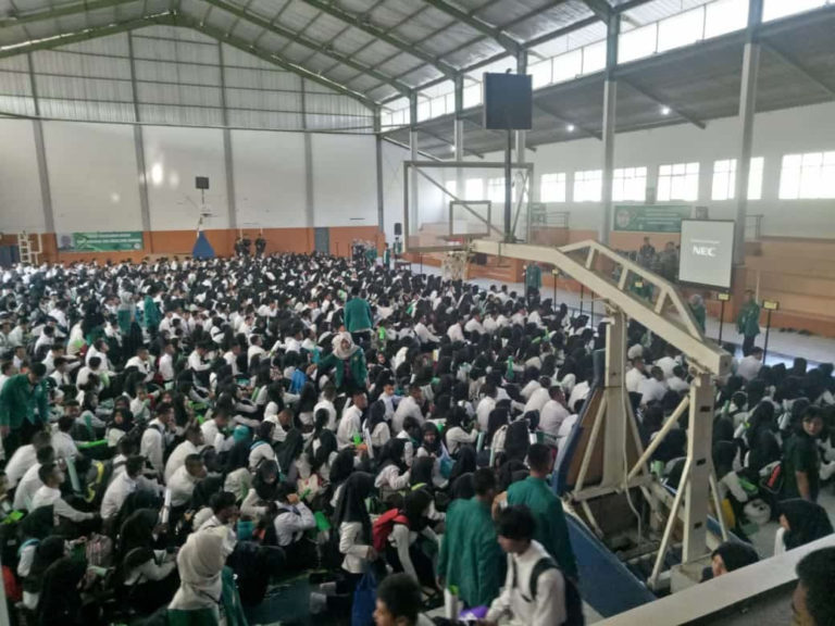 PKKMB Hari Pertama di Kampus PTSA dan STMIK Sumedang
