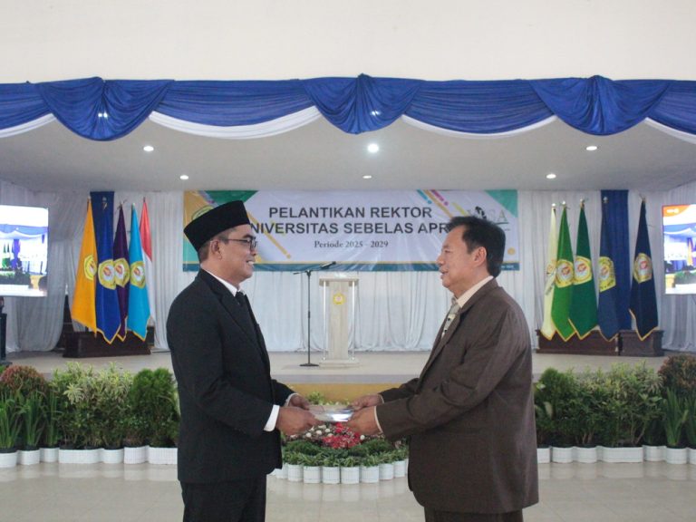 Prof. Dr. H. Arifin Resmi Dilantik Sebagai Rektor Universitas Sebelas April Sumedang Periode 2025-2029