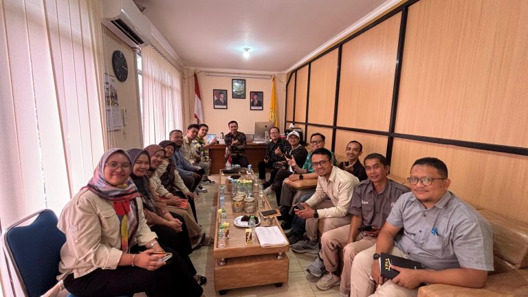 Jajaran Pimpinan dan Staf Fakultas Teknologi Informasi Solidkan Persiapan Sambut Semester Ganjil 2025/2026