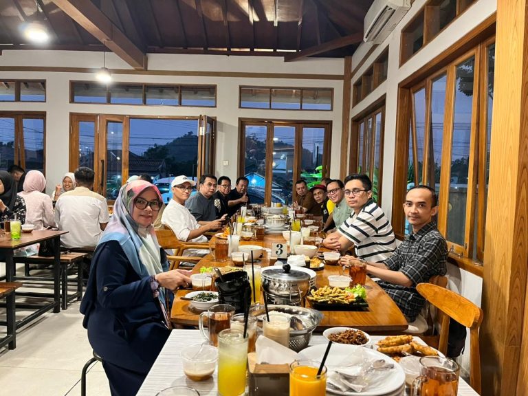 Pererat Silaturahmi, Keluarga Besar FTI UNSAP Gelar Buka Puasa Bersama